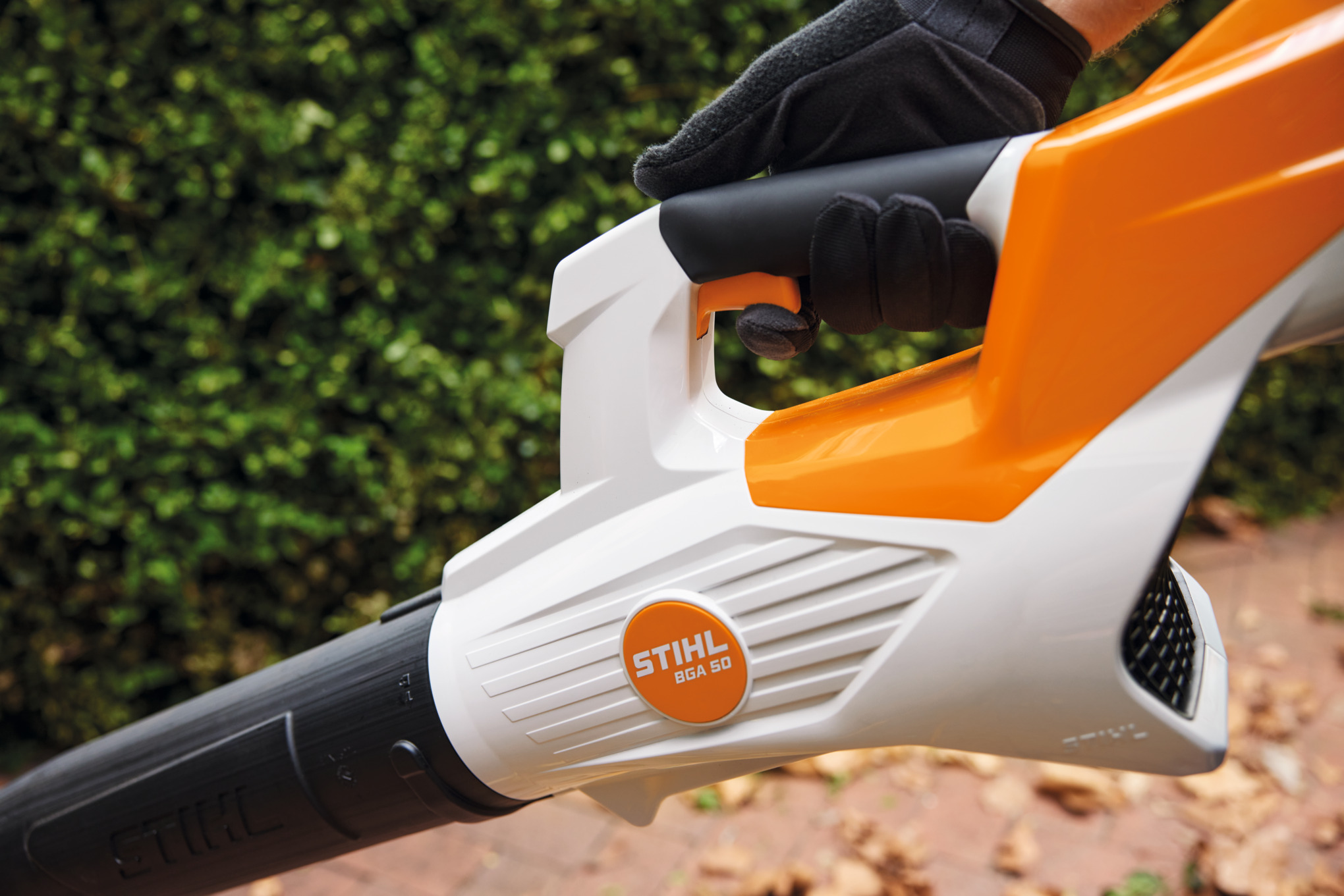 BGA 50 con batería AK 20 y cargador AL 101