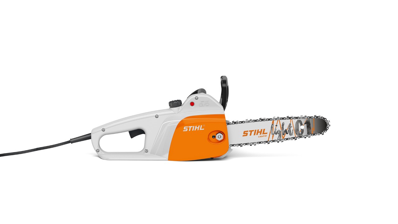 Motosierra eléctrica STIHL MSE 141 para el cuidado de jardines pequeños y trabajos manuales sencillos.