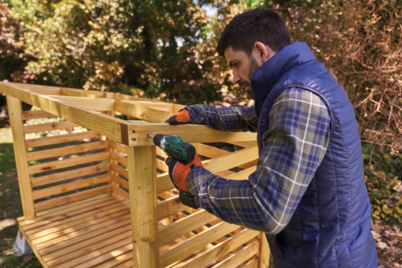 Techo atornillado hombre para un refugio de madera