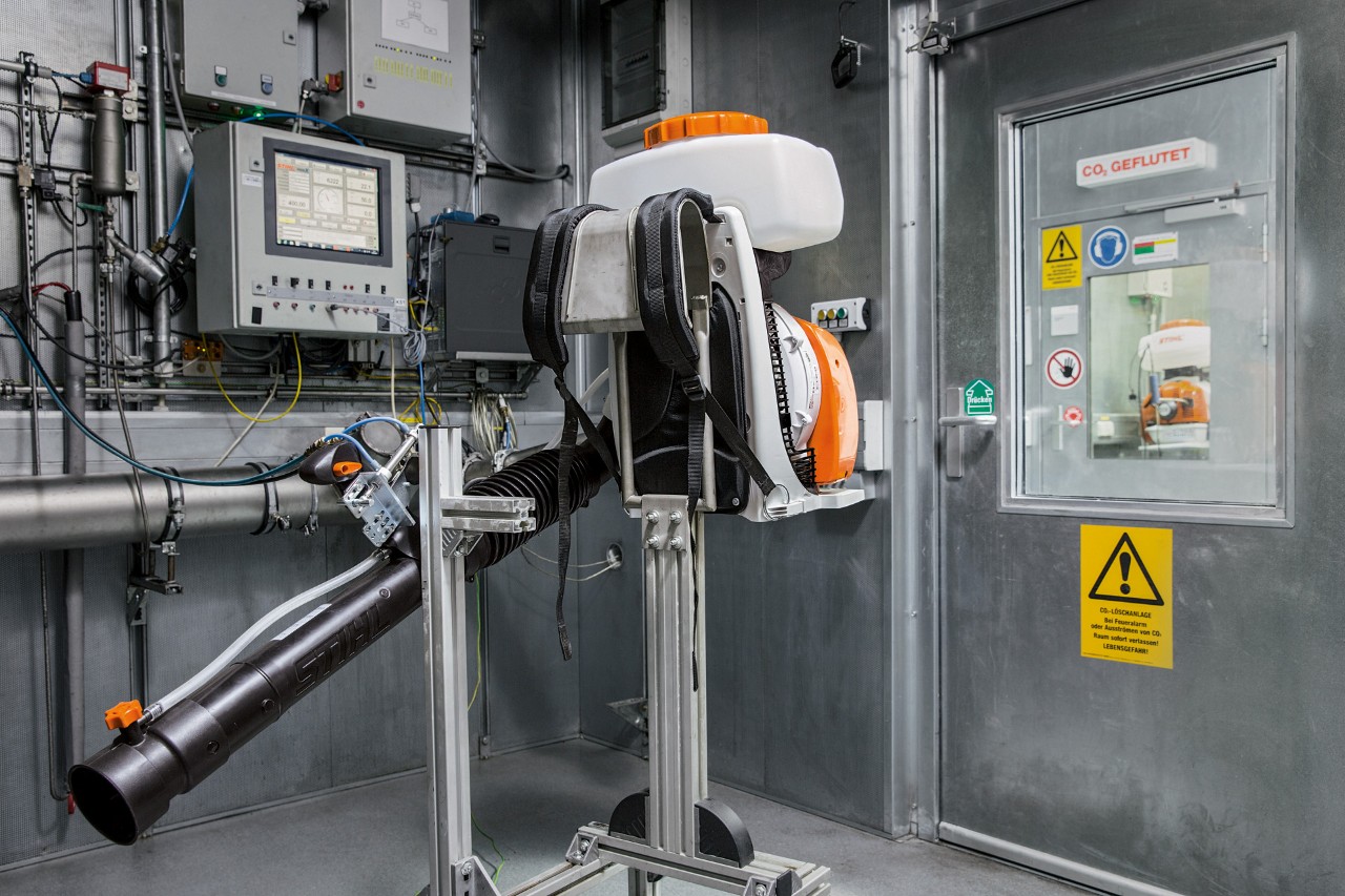 Comprobación del valor de CO2 de una máquina STIHL en desarrollo 